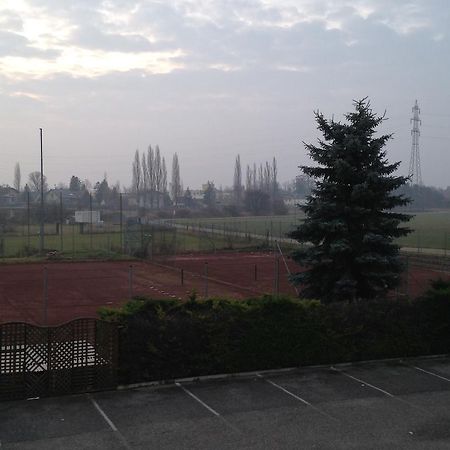 Pension Tennisweber Schwechat Extérieur photo