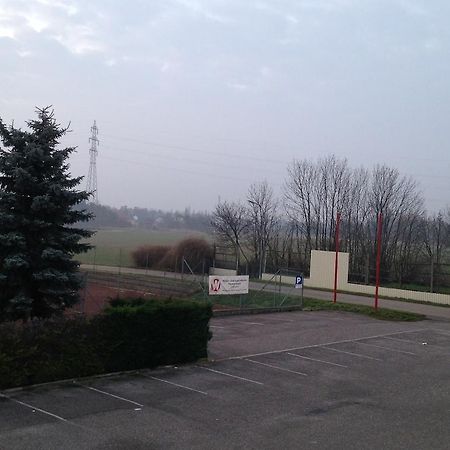 Pension Tennisweber Schwechat Extérieur photo