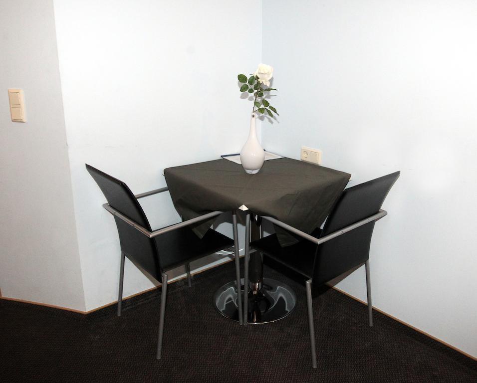 Pension Tennisweber Schwechat Chambre photo