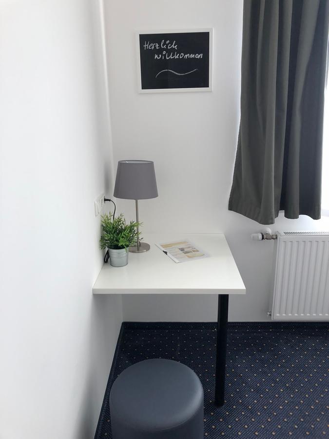 Pension Tennisweber Schwechat Extérieur photo