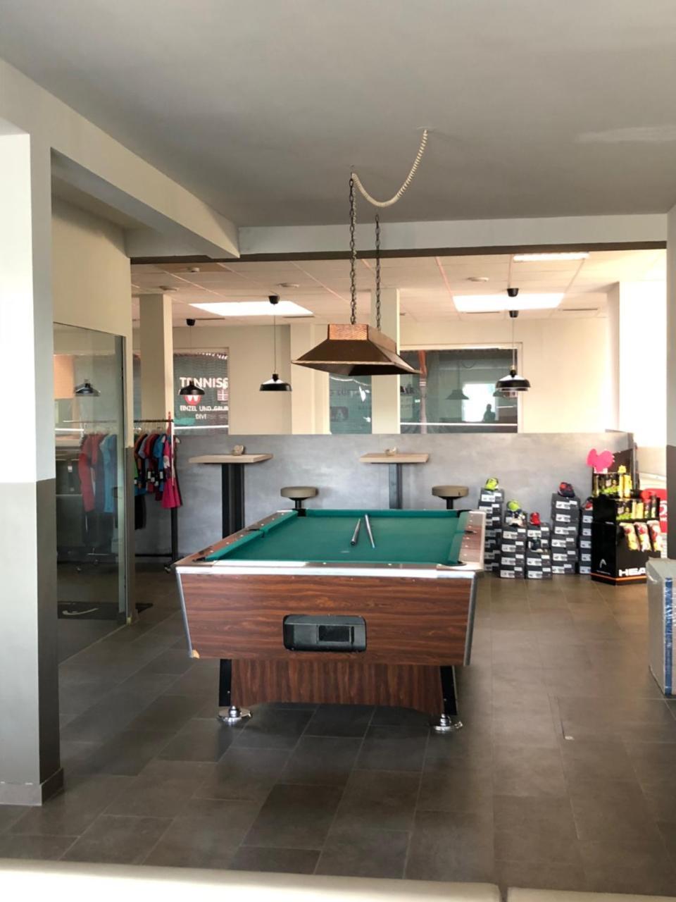 Pension Tennisweber Schwechat Extérieur photo